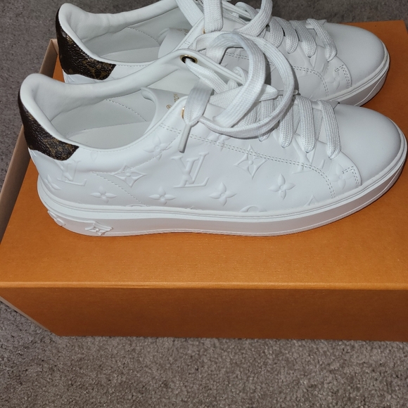 Louis Vuitton Sneakers - Picture 6 of 9